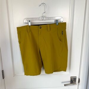 Flylow Men’s Hot Tub Shorts Mustard Yellow Rye Size 34